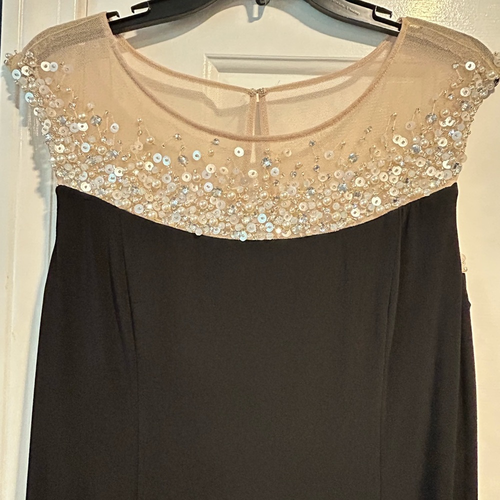 Adrianna Papell Black and Gold Sequin Maxi Gown - Picture 7 of 11